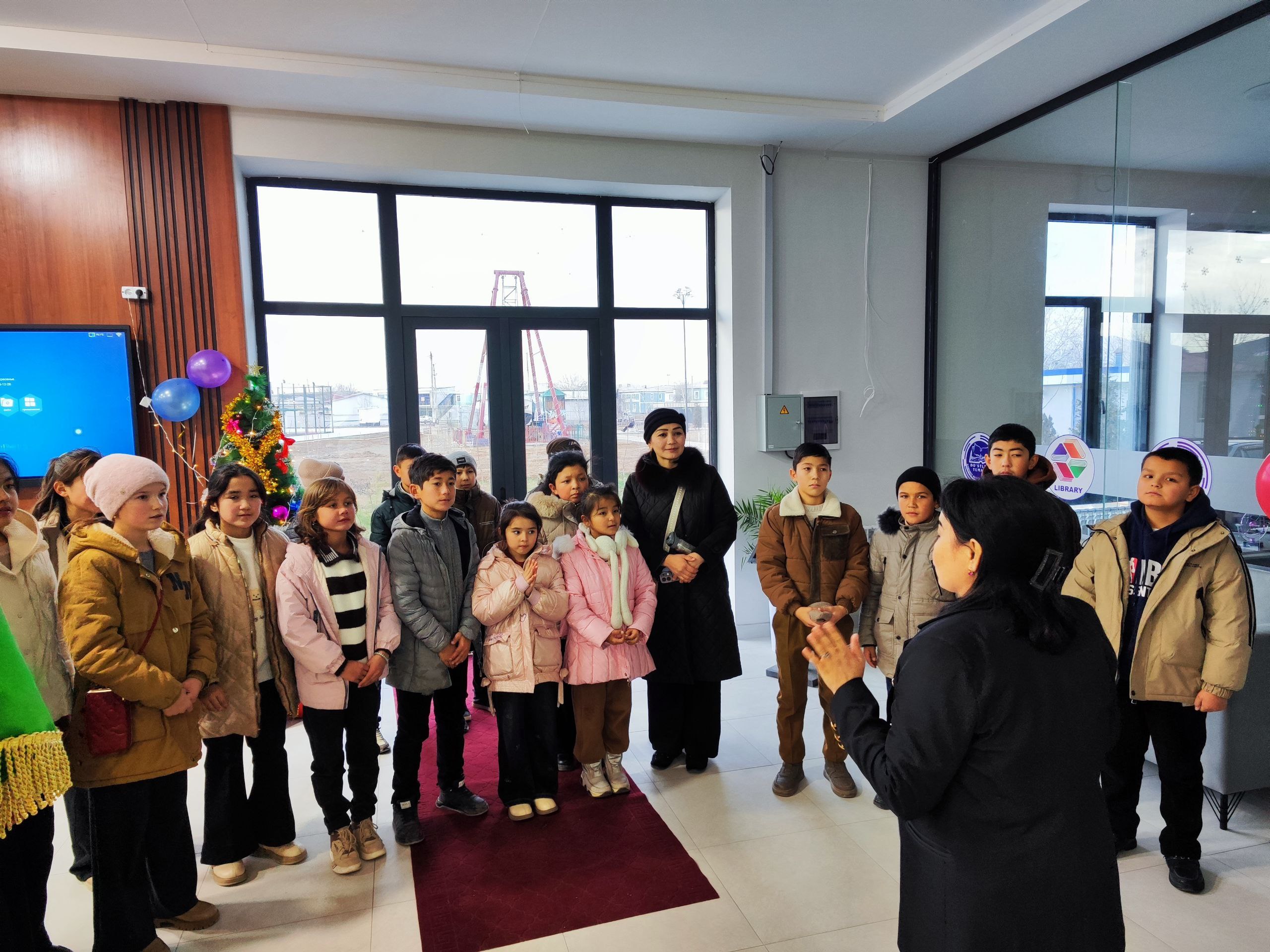 "Kutubxona - bilim va ma'rifat maskani" nomli sayohatda ishtirok etishdi.