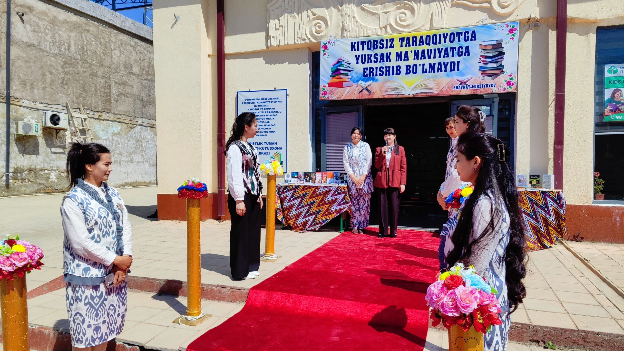 Doʻstlik tuman axborot-kutubxona markazida tuman hokimligi, kitobxon onalar va bolalar ishtirokida "Oʻzbekiston kitobxonlar yurti" shiori ostida V Respublika "Kitobxonlik haftaligi" ning ochilish marosimi boʻlib oʻtdi.