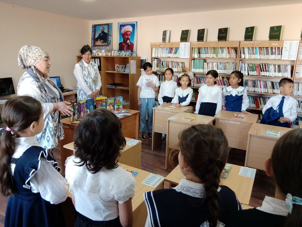 " Ertaklar olamiga sayohat " nomli kutubxona bo'ylab sayohat tashkil etildi.