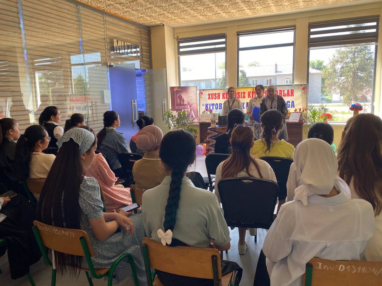 "Kitob hayot yo'lini yorituvchi murabbiydir" nomli tadbir tashkil etildi.