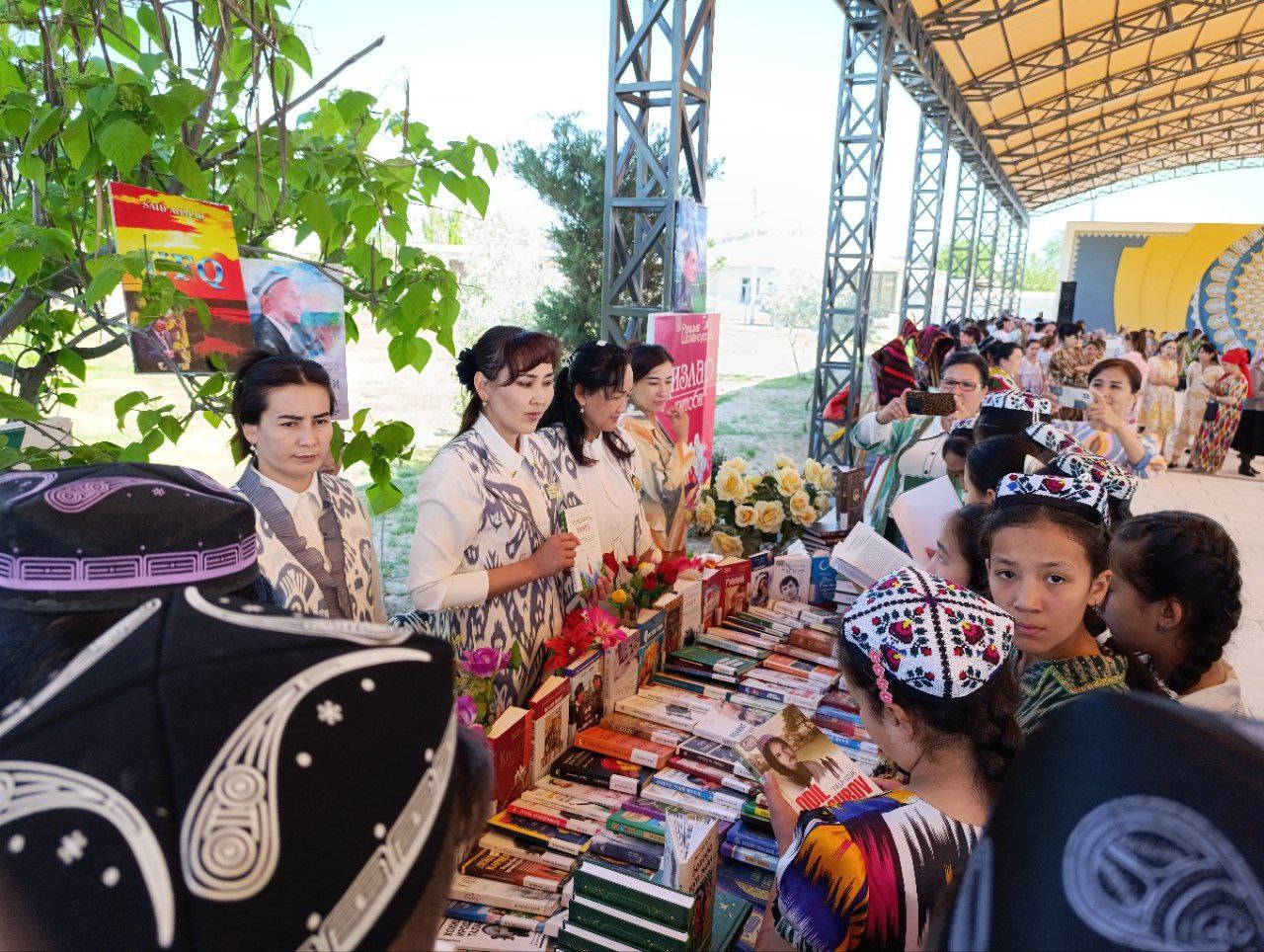 "Baxmal vodiylarda, qirlarda bahor!" shiori ostida milliy qadriyatlar festivali doirasida kitoblar ko`rgazmasi tashkil qilindi