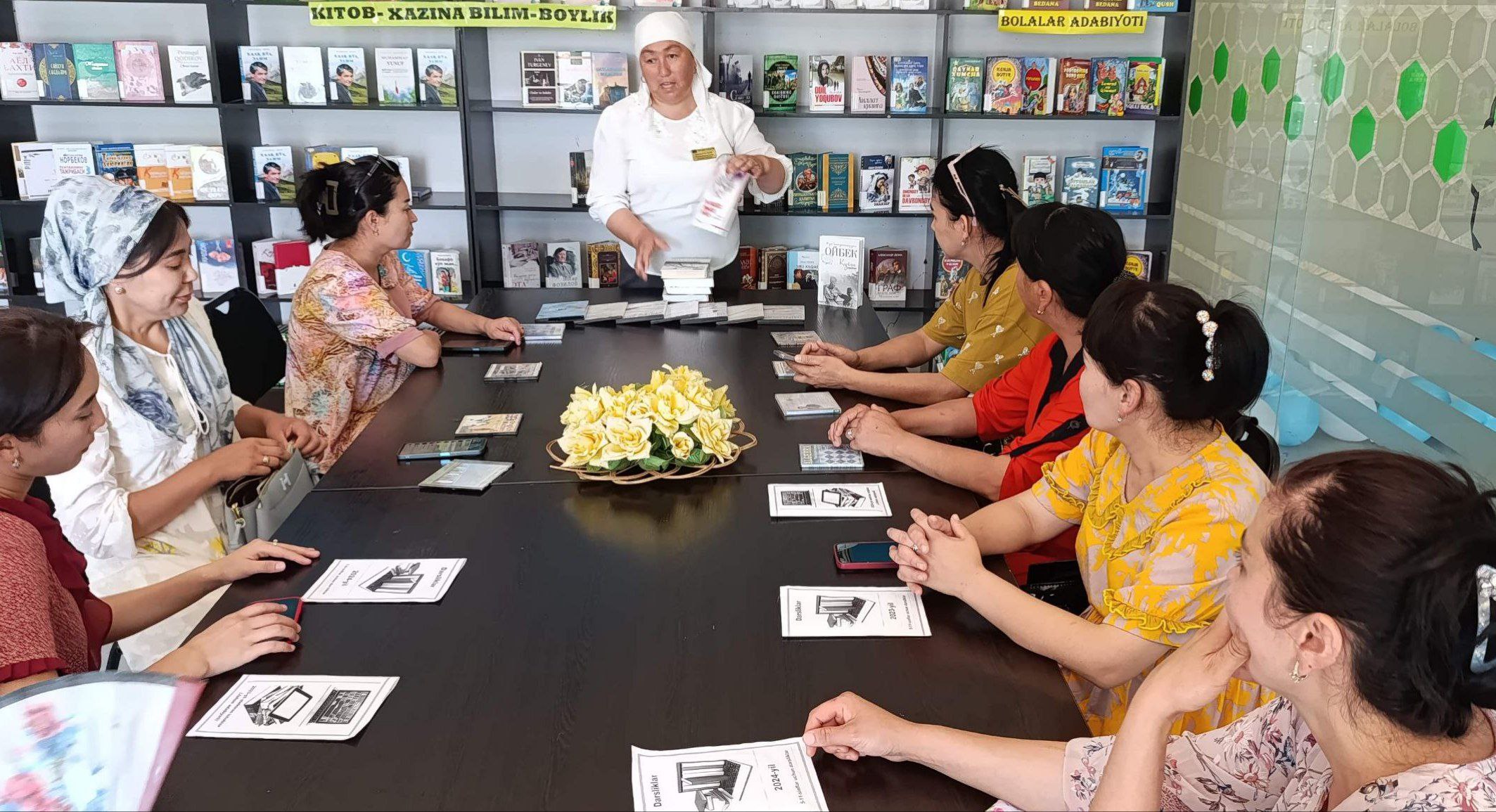 "Zamonaviy texnologiyalar rivojlanish garovidir" nomli davra suhbati tashkil qilindi.