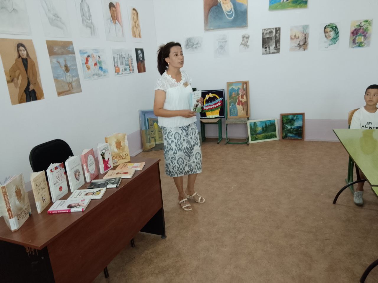 "Kitob - millat ko'zgusi" mavzusida davra suhbati o'tkazildi.