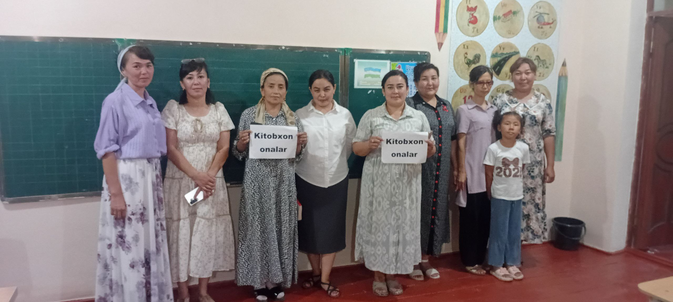 "Kitobxon ona -nurli chiroqdir" deb nomlangan davra suhbati tashkil etildi.