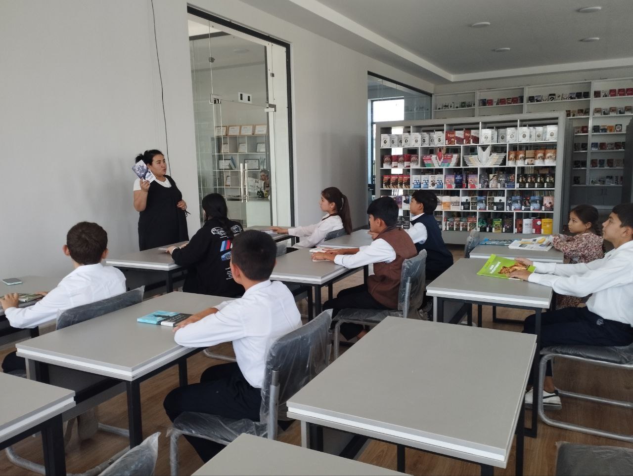 "Kitob qalb ozig‘i" nomli davra suhbati tashkil qilindi.