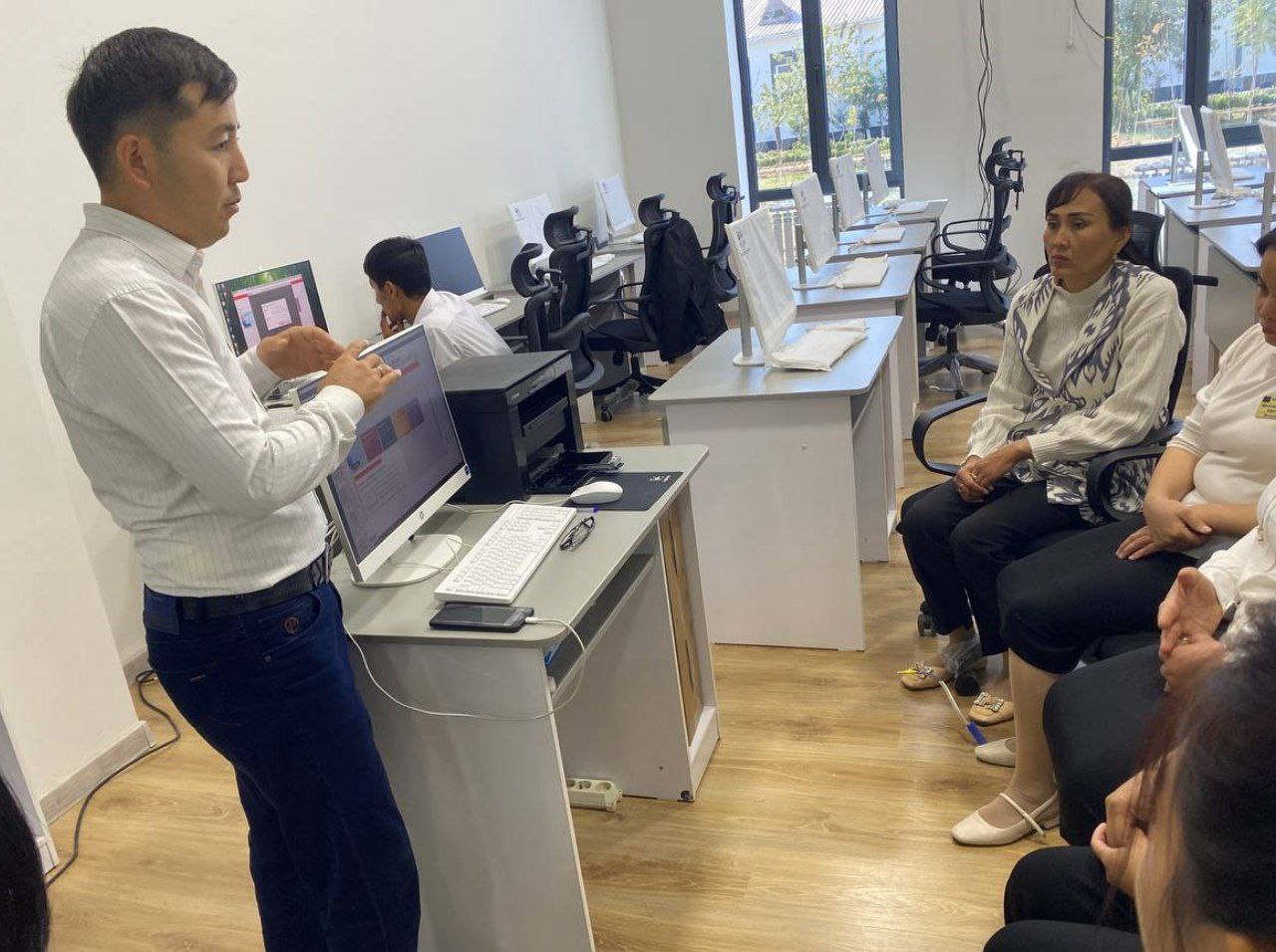 TAKM xodimlarining kompyuter savodxonligini oshirish maqsadida navbatdagi mahorat darsi boʻlib oʻtdi.