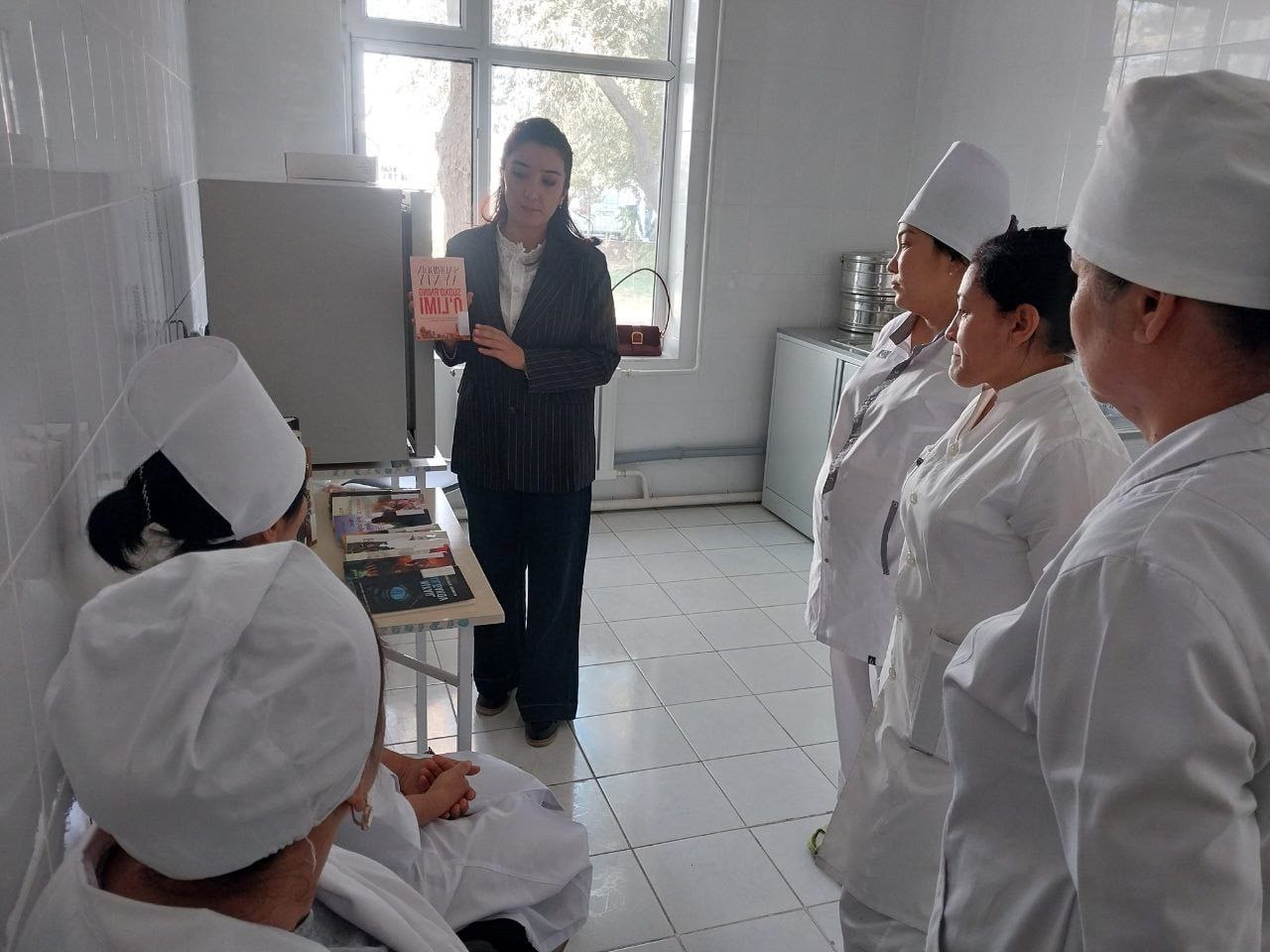 Tuman tibbiyot birlashmasi kitobxon hamshiralari  ishtirokida davra suhbati tashkil etildi.