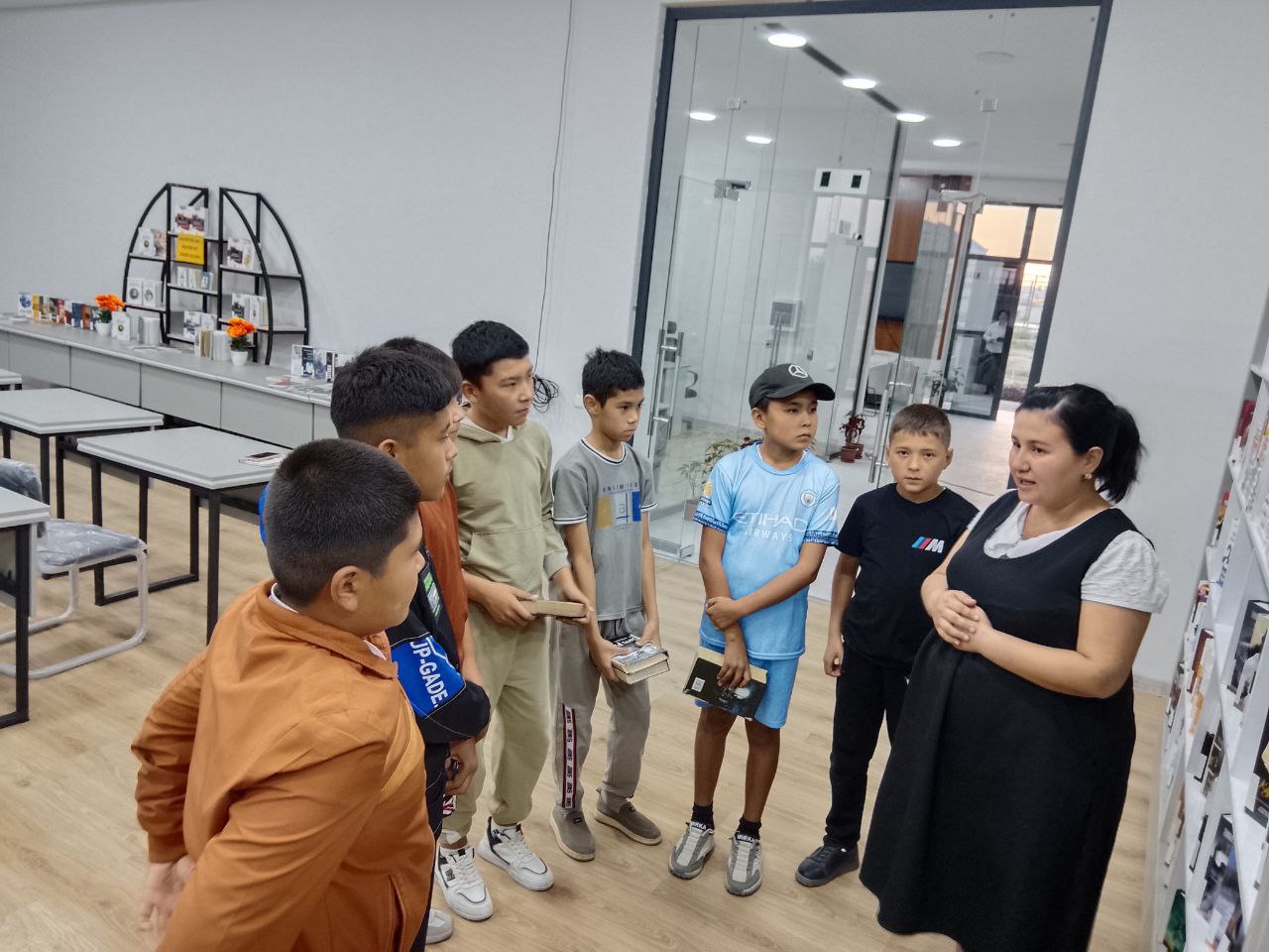 "Kutubxona nurxona" nomli sayohat tashkil qilindi.