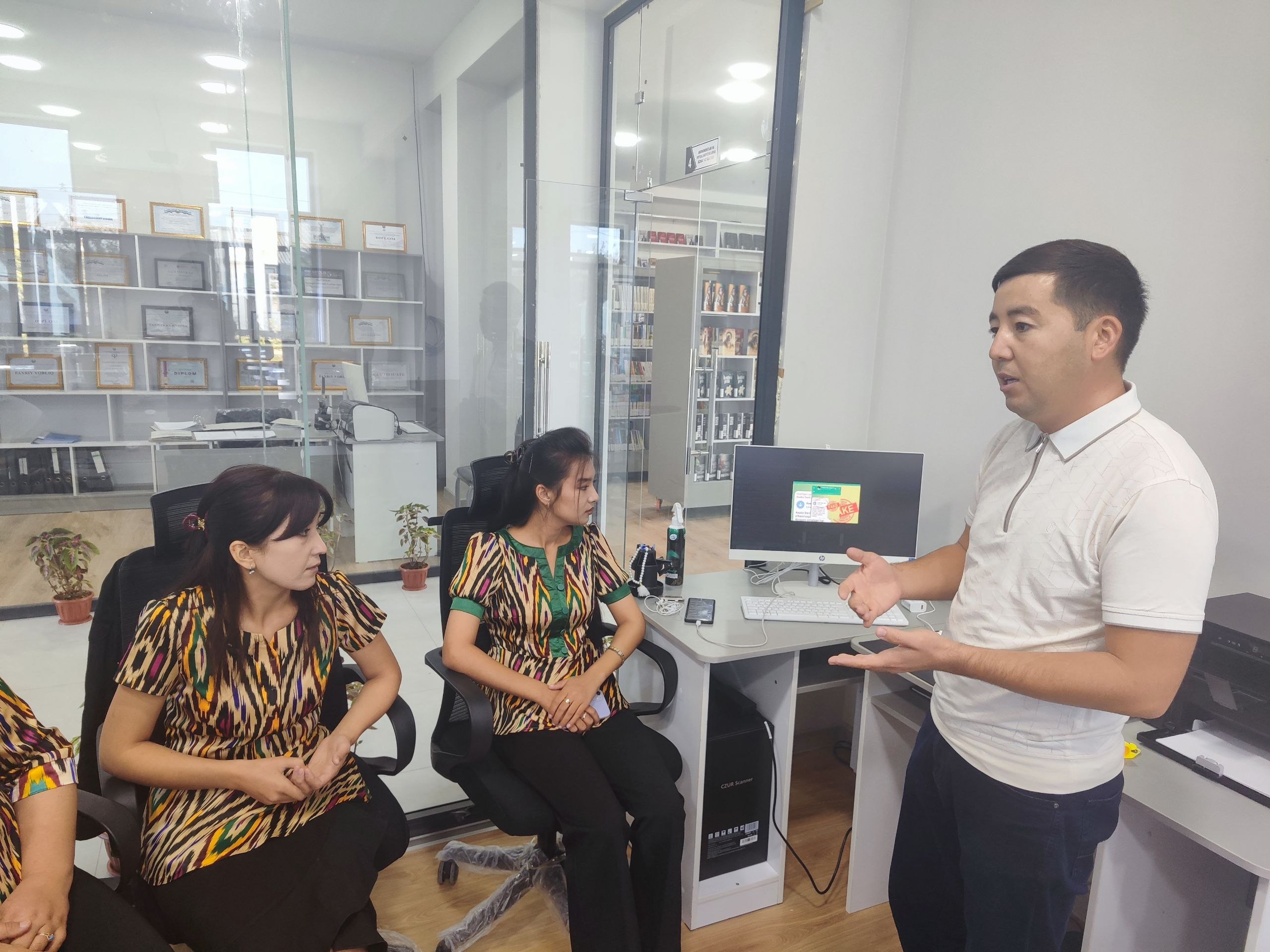 TAKM xodimlarining kompyuter savodxonligini oshirish maqsadida navbatdagi mahorat darsi boʻlib oʻtdi.