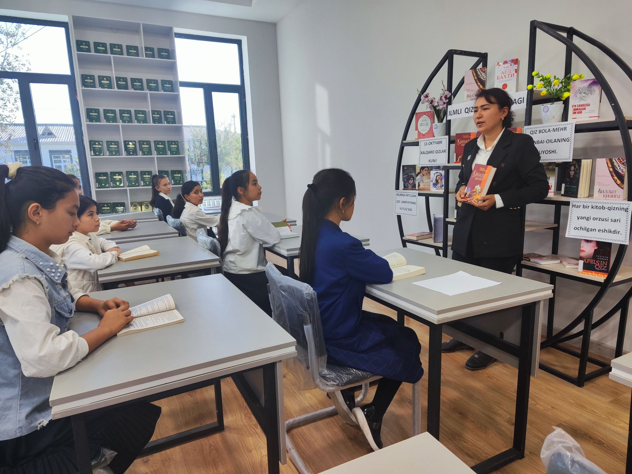 "Ilmli qiz-yurt kelajagi" nomli kitoblar ko'rgazmasi tashkil qilindi.