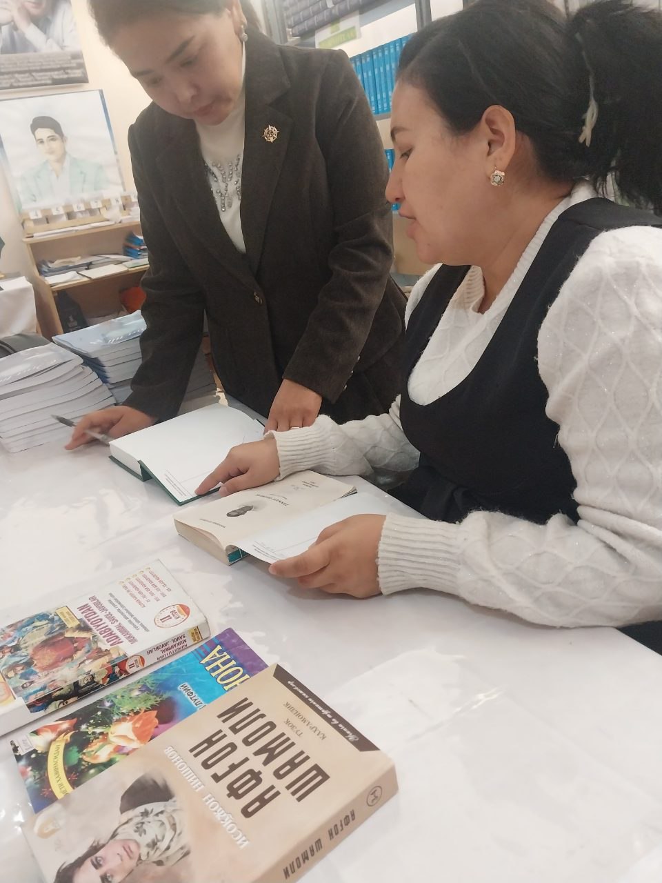 5-umumiy o‘rta ta‘lim maktabi kutubxonachisiga amaliy-uslubiy yordam ko‘rsatildi.