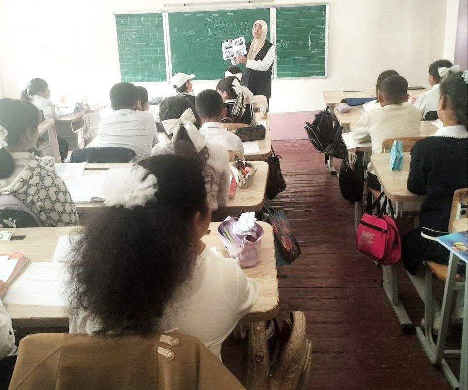 Kutubxonaga kitobxonlarni jalb qilish qilish maqsadida targ`ibot ishlari davom etmoqda.