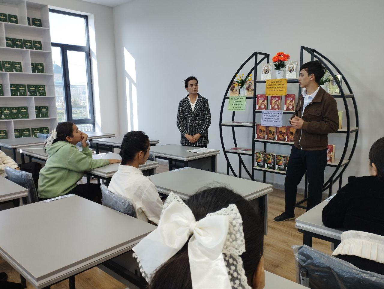 "Buyuk ajdodlarimiz merosiga ehtirom" mavzusida davra suhbati oʻtkazildi.