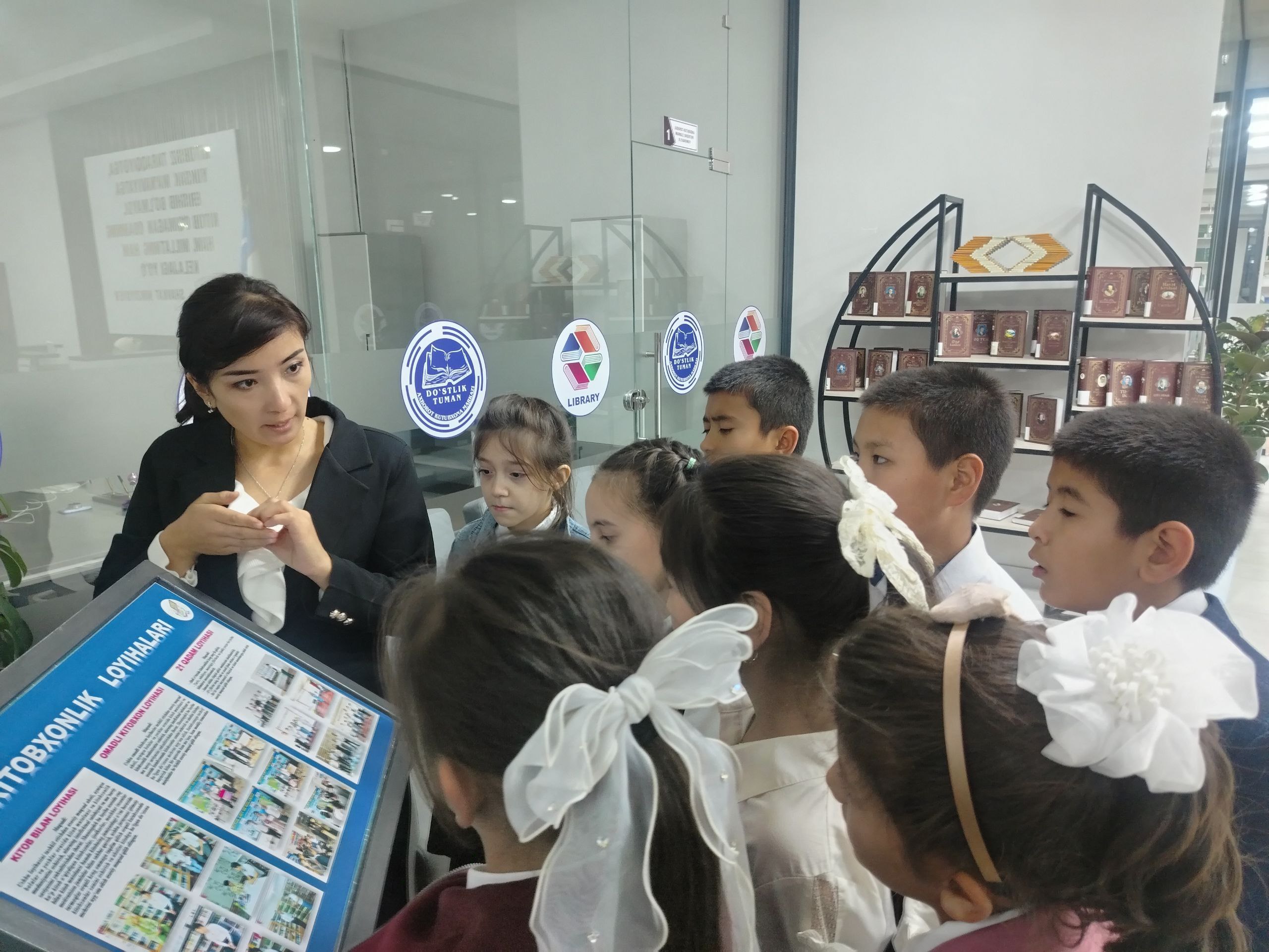 Ayni vaqtda kutubxonaga yangi kitobxonlar tashrifi davom etmoqda