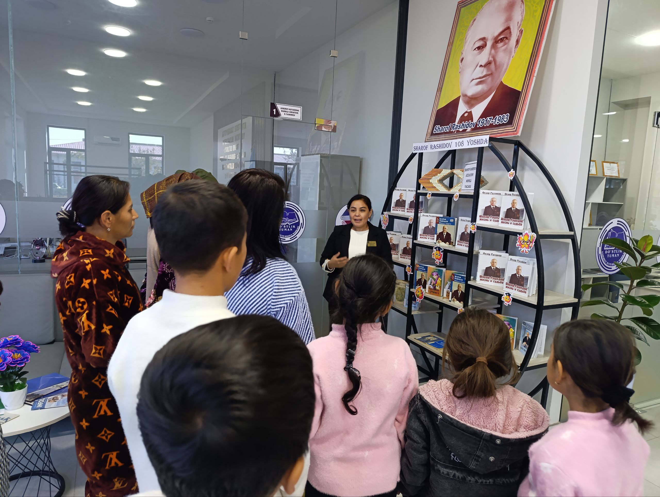 "Sharof Rashidov Jizzaxning ardoqli farzandi" nomli kitoblar ko'rgazmasi tashkil etildi