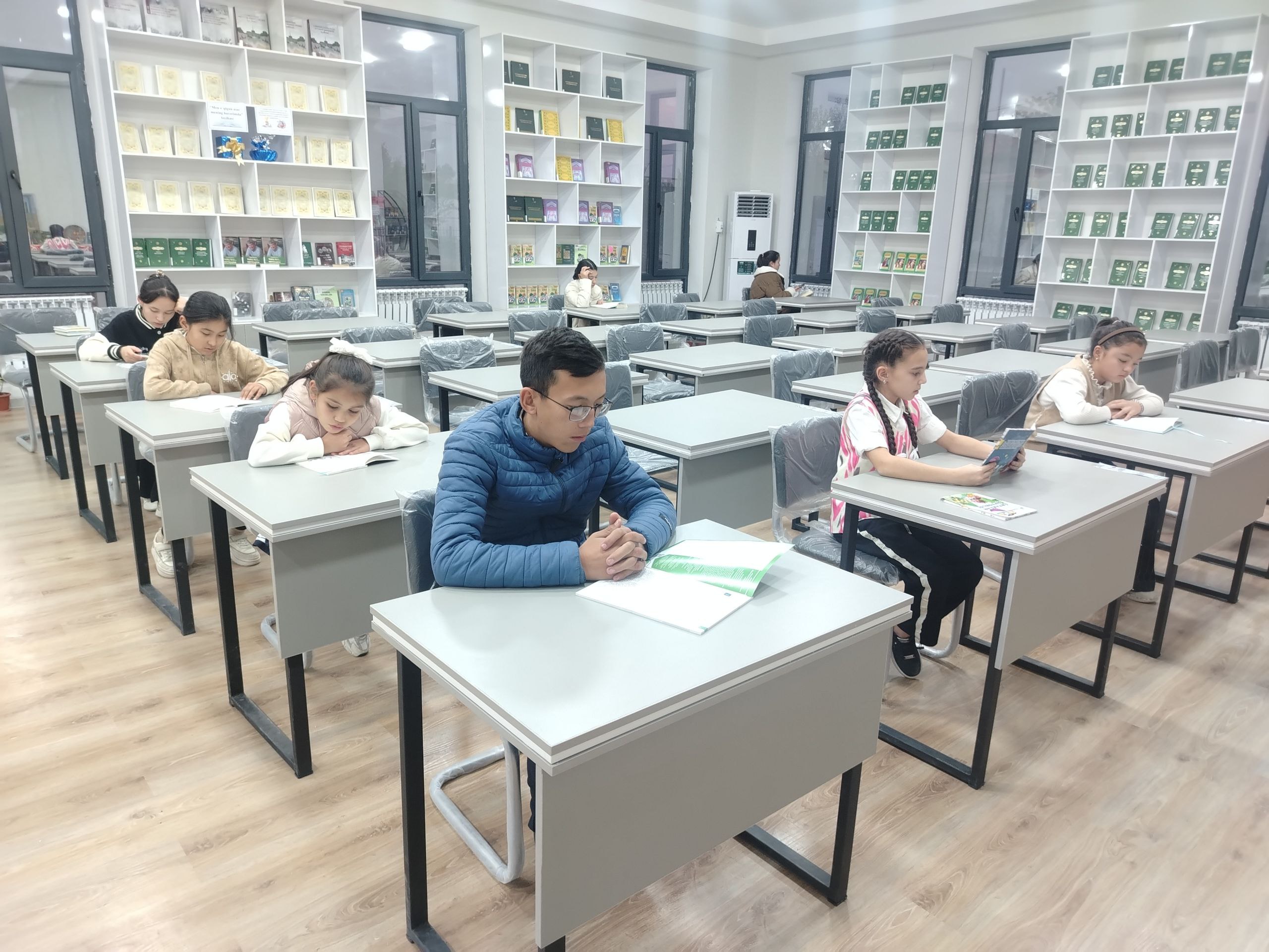 INFOLIB haftaligi doirasida kutubxonaga kitobxonlar tashrifi davom etmoqda.