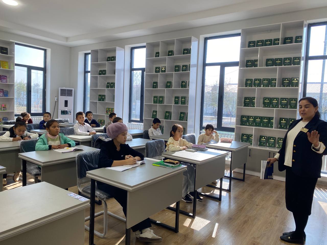 "Kitob va kitobxonlik inson ma'naviyatining ko'zgusi" nomli davra suhbati tashkil etildi.