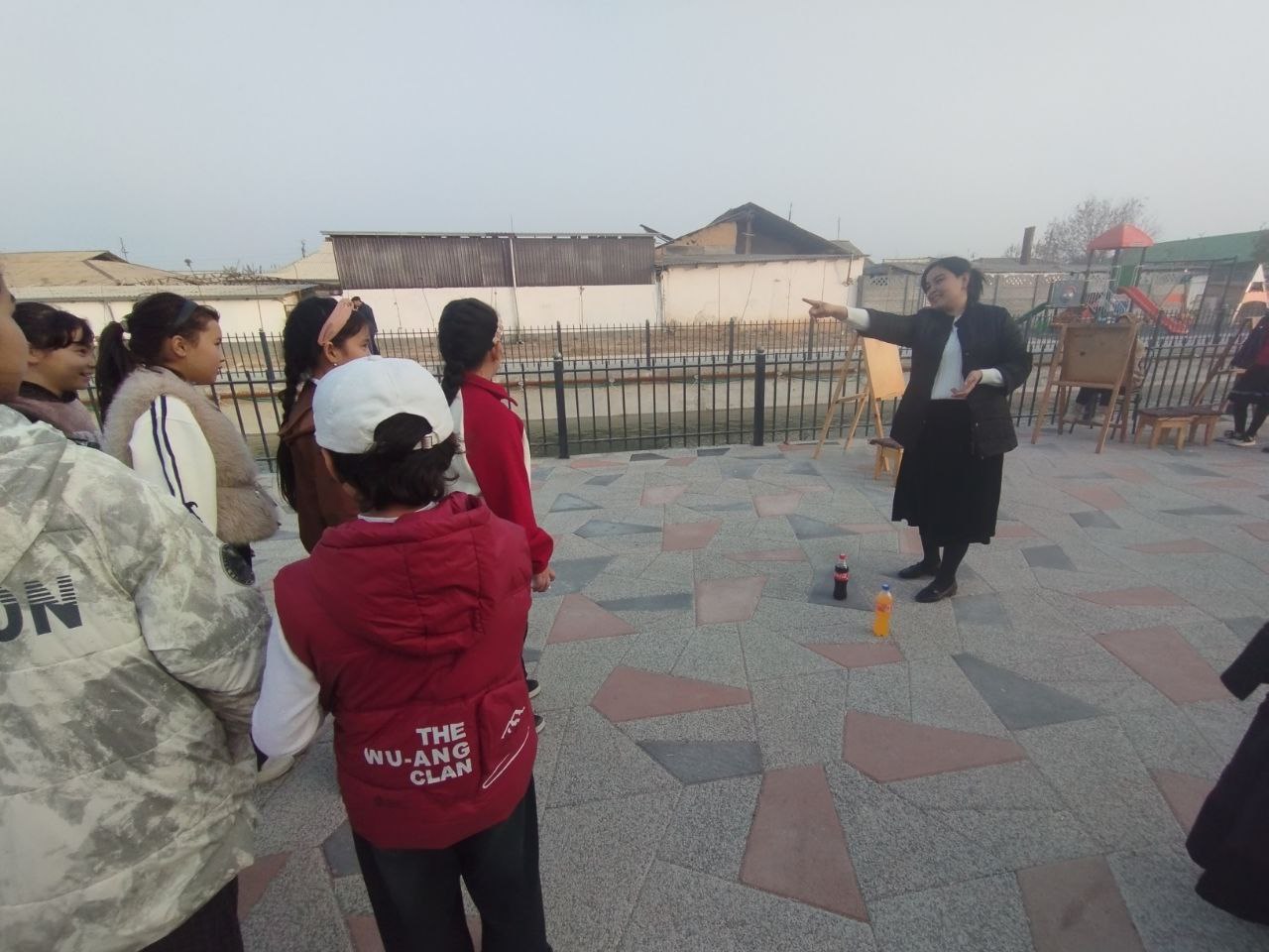 "Kitobsevar millat" shiori ostida Mevazor MFY hududidagi sohil bo'yida ko'ngilochar tadbir tashkil etildi.