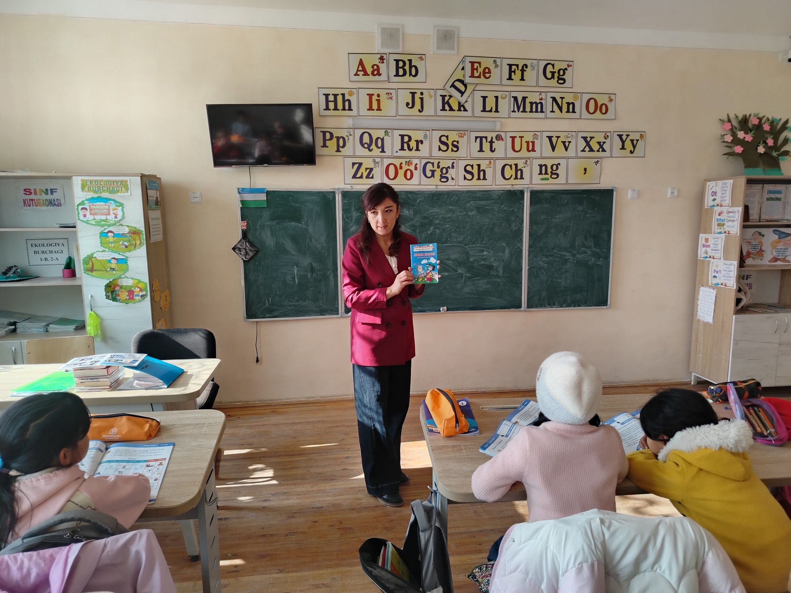 1-sinf o'quvchilari ishtirokida davra suhbati tashkil etildi.