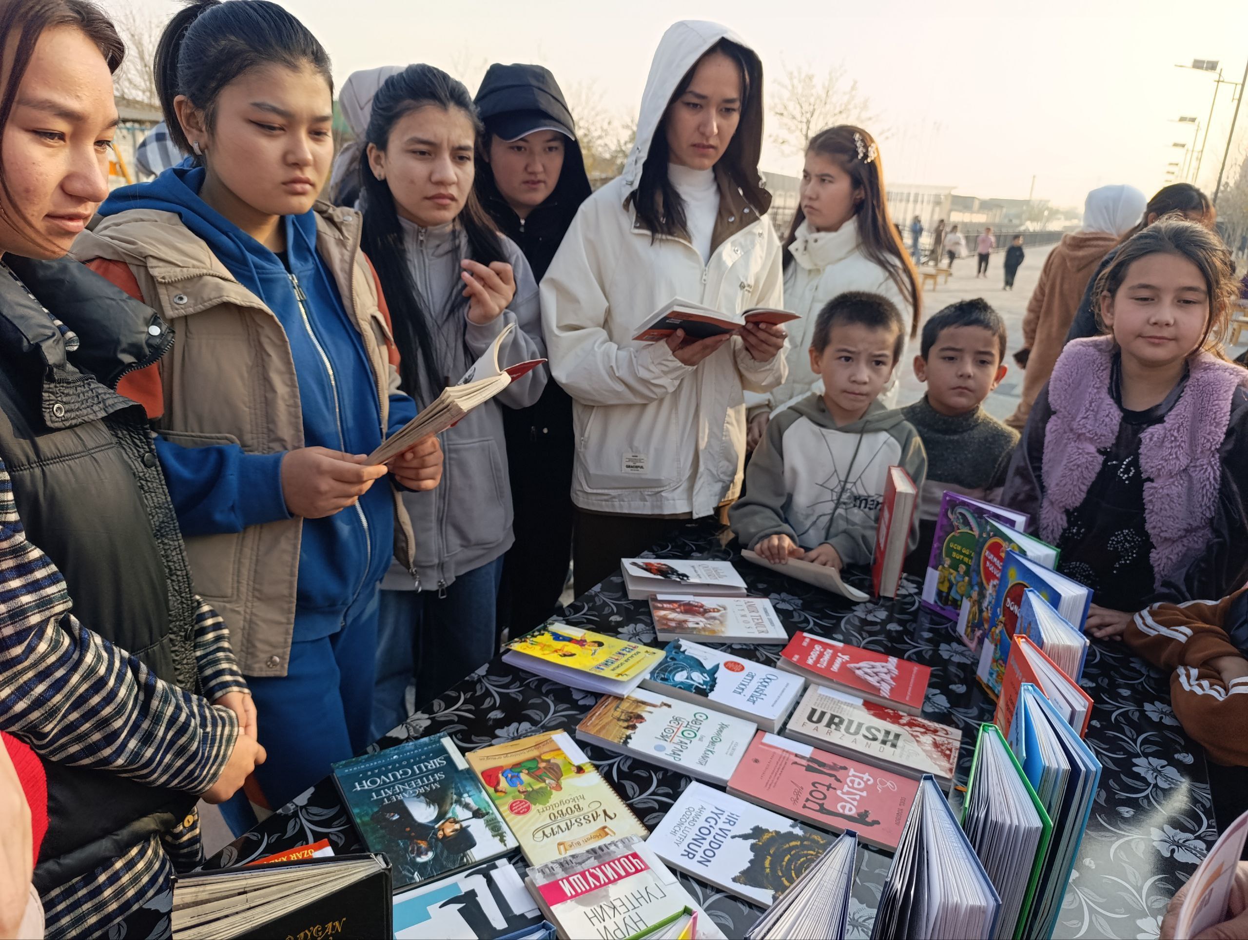 "Kitob oʼqib zavq olamiz" mavzusida tadbir tashkil etildi.