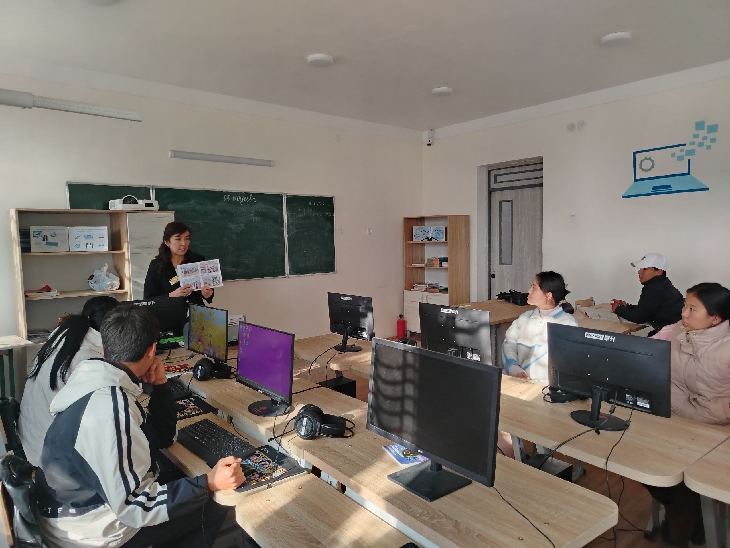 7-umumiy o'rta talim maktabining 11-sinf o'quvchilariga  Abdulla Qodiriyning "O'tgan kunlar" kitobiga sharh berildi