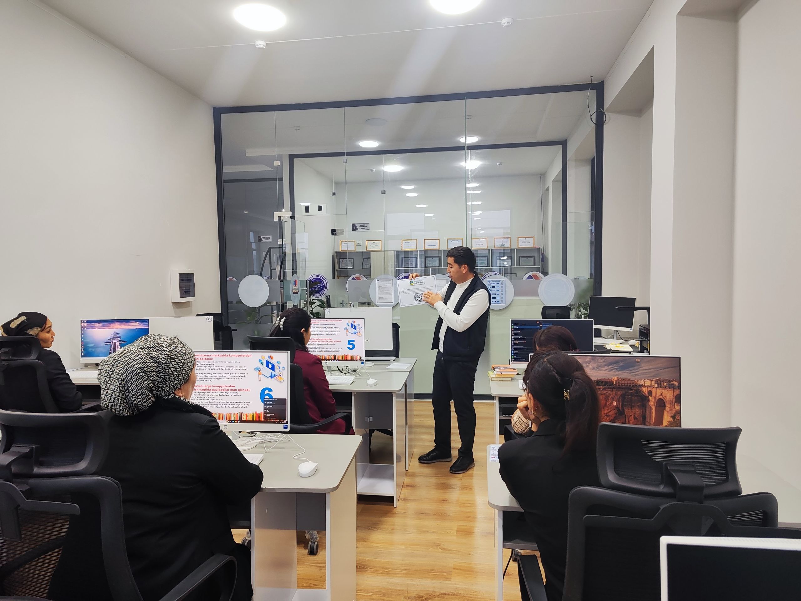 TAKM xodimlarining kompyuter savodxonligini oshirish maqsadida navbatdagi mahorat darsi boʻlib oʻtdi.