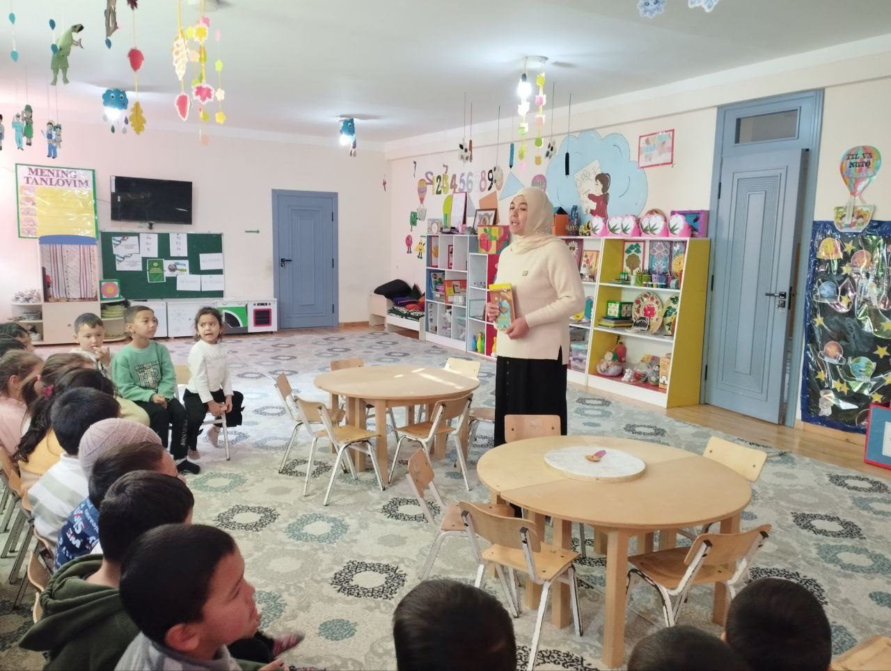 "Buvim aytgan ertaklar"shiori ostida davra suhbati oʻtkazildi.