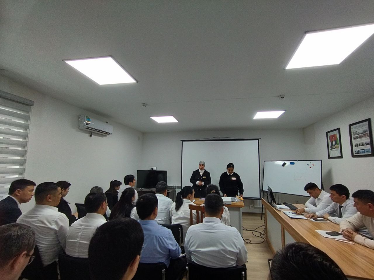 Koʻchma kutubxona doirasida Agro bank xodimlari ishtirokida davra suhbati oʻtkazildi.