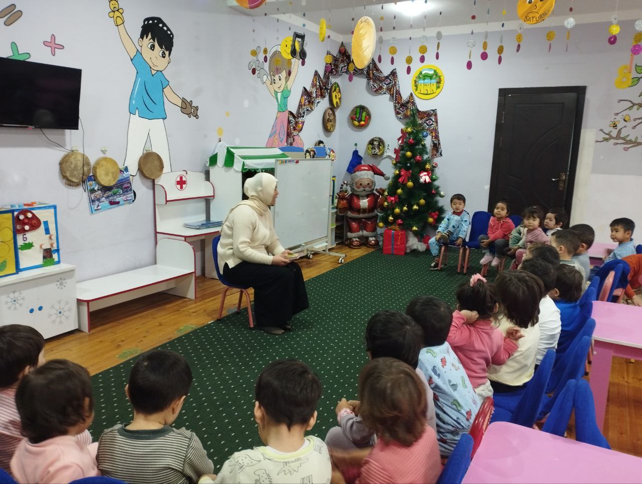 "Buvim aytgan ertaklar" shiori ostida davra suhbati tashkil qilindi.