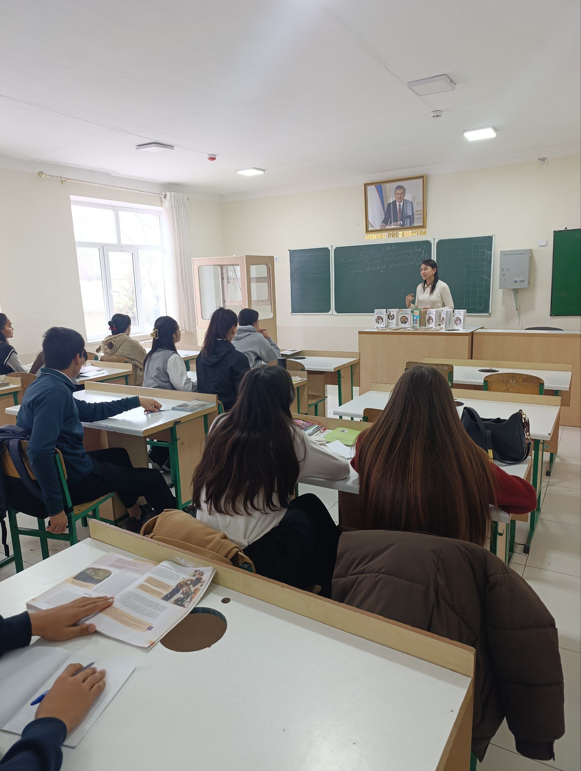 "Qatogʼon qurbonlari-har dam yodimizda" nomli davra suhbati tashkil etildi.