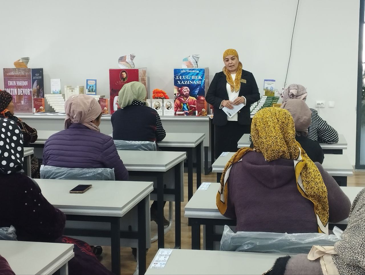 "Kitobxon Ona-ma'rifatli avlod tayanchi" nomli davra suhbati  tashkil qilindi.