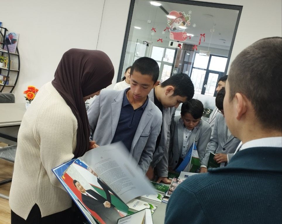 "Yoshlarning siyosiy faolligini oshirish" nomli siyosiy adabiyotlar koʻrgazmasi  oʻtkazildi.