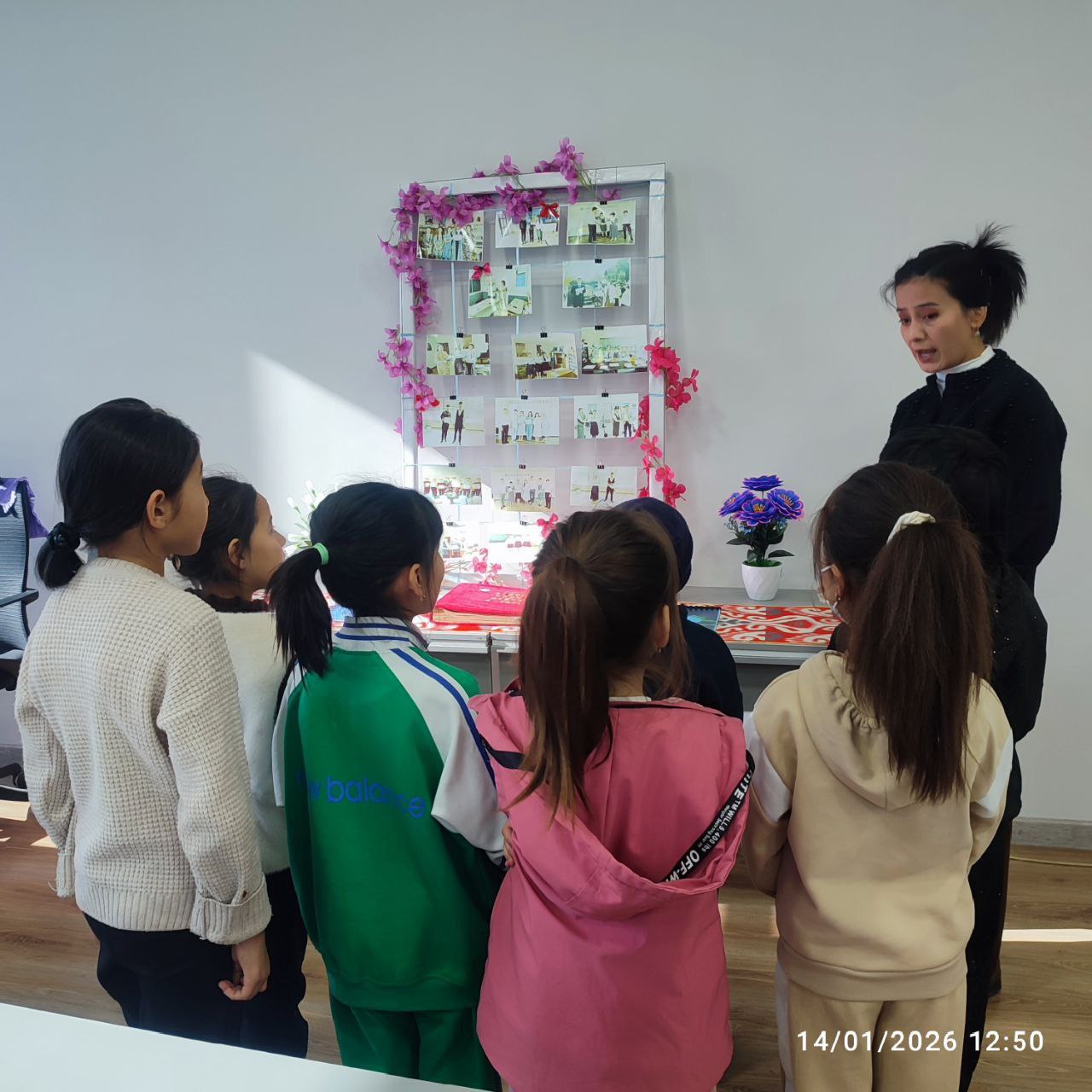 15- yanvar sanasida kutubxonamizda kitobxonlarga fotogalereya namoyishi oʻtkazildi.