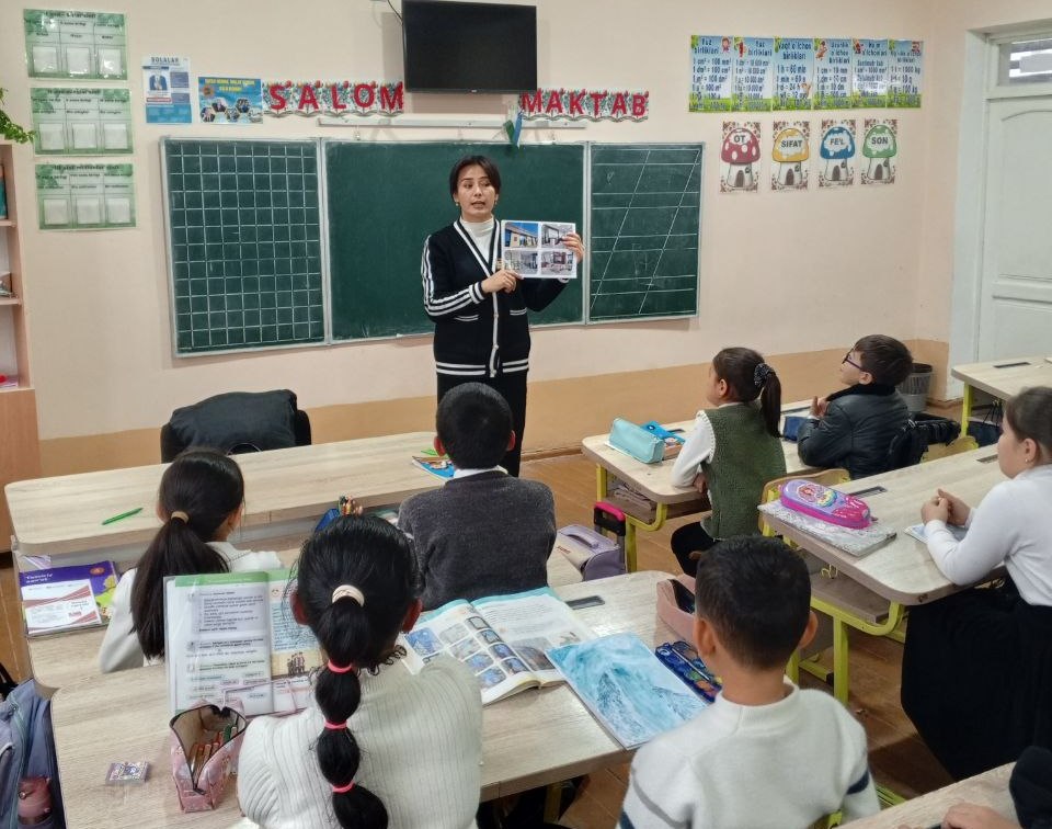 2-umumiy o‘rta taʼlim maktabi 4-sinf oʻquvchilariga kutubxona faoliyati va mavjud qiziqarli adabiyotlar haqida maʼlumot berildi.