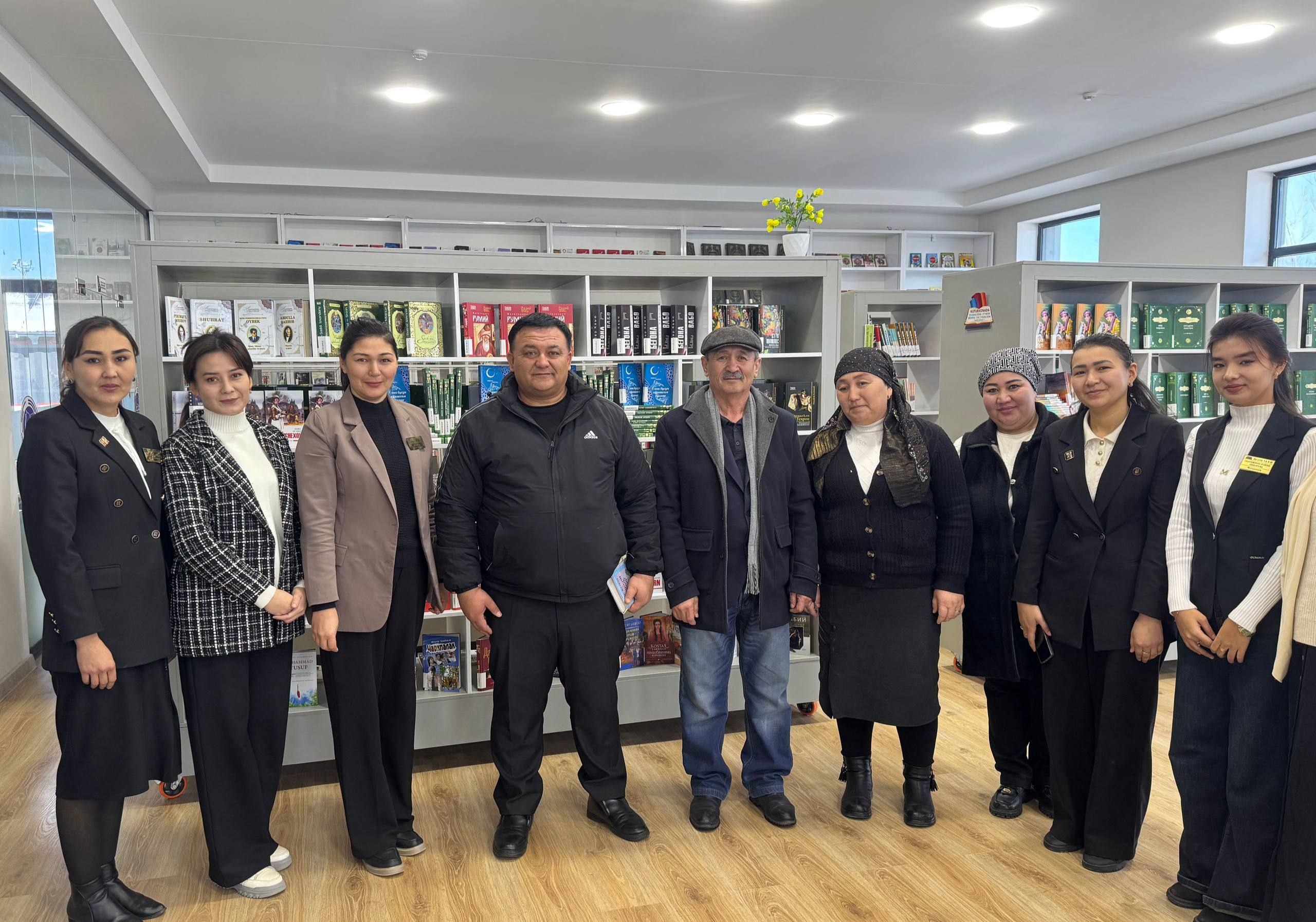 “Zoʻrdanak” hajviy koʻrsatuvi muallifi, soʻz ustasi Doniyor Xasanov Doʻstlik tuman axborot-kutubxona markaziga tashrif buyurdi.