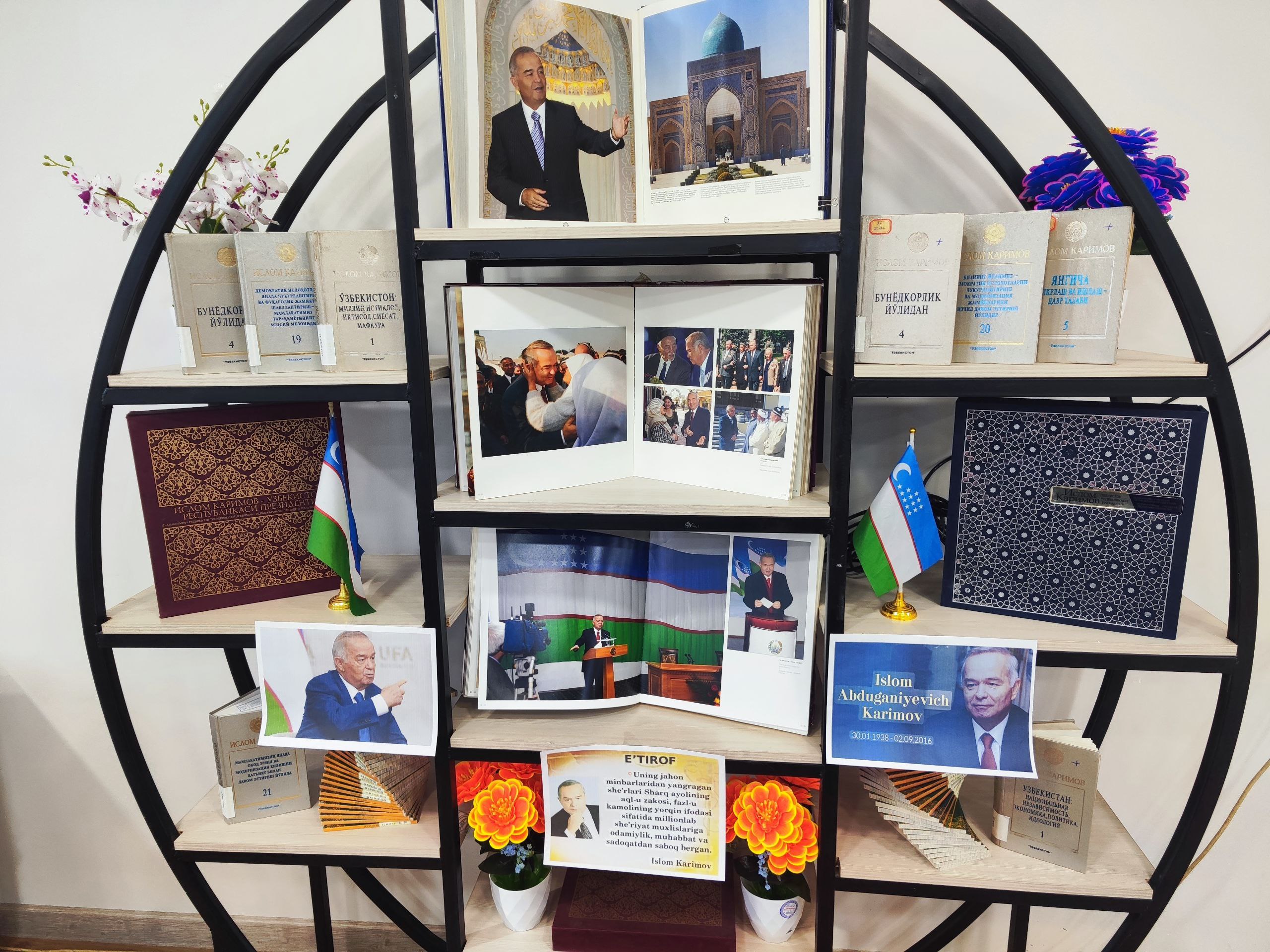 “Xalq qalbida mangu qolgan siymo” nomli kitoblar koʻrgazmasi tashkil etildi.