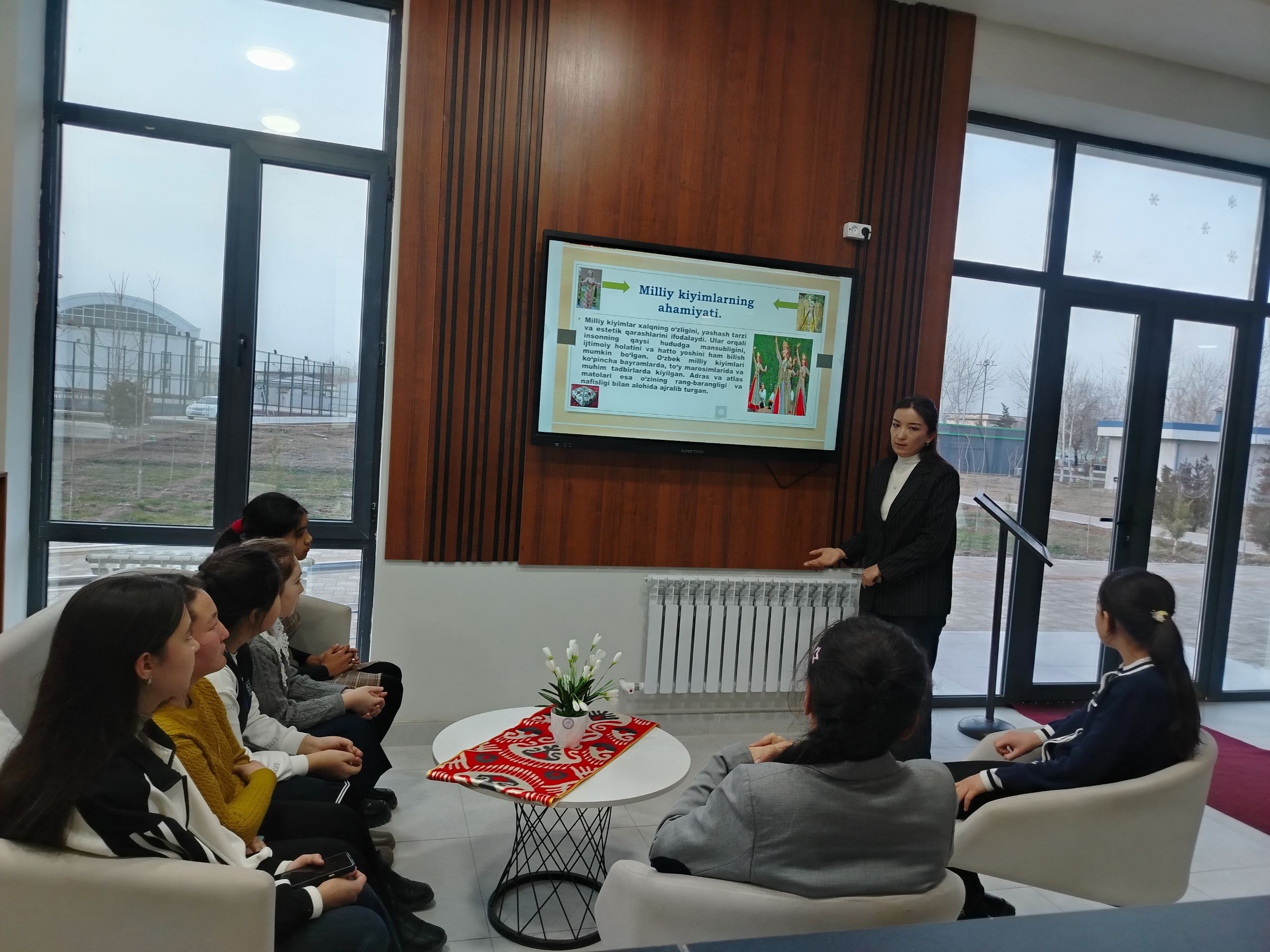 "Liboslarda yashagan tarix" deb nomlangan davra suhbati bolib o'tdi