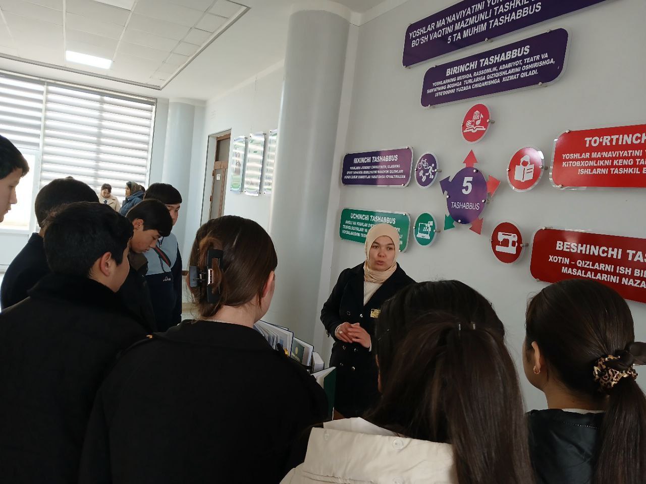 Siyosiy tafakkur jamiyat taraqqiyoti nomli koʻrgazma tashkil etildi.