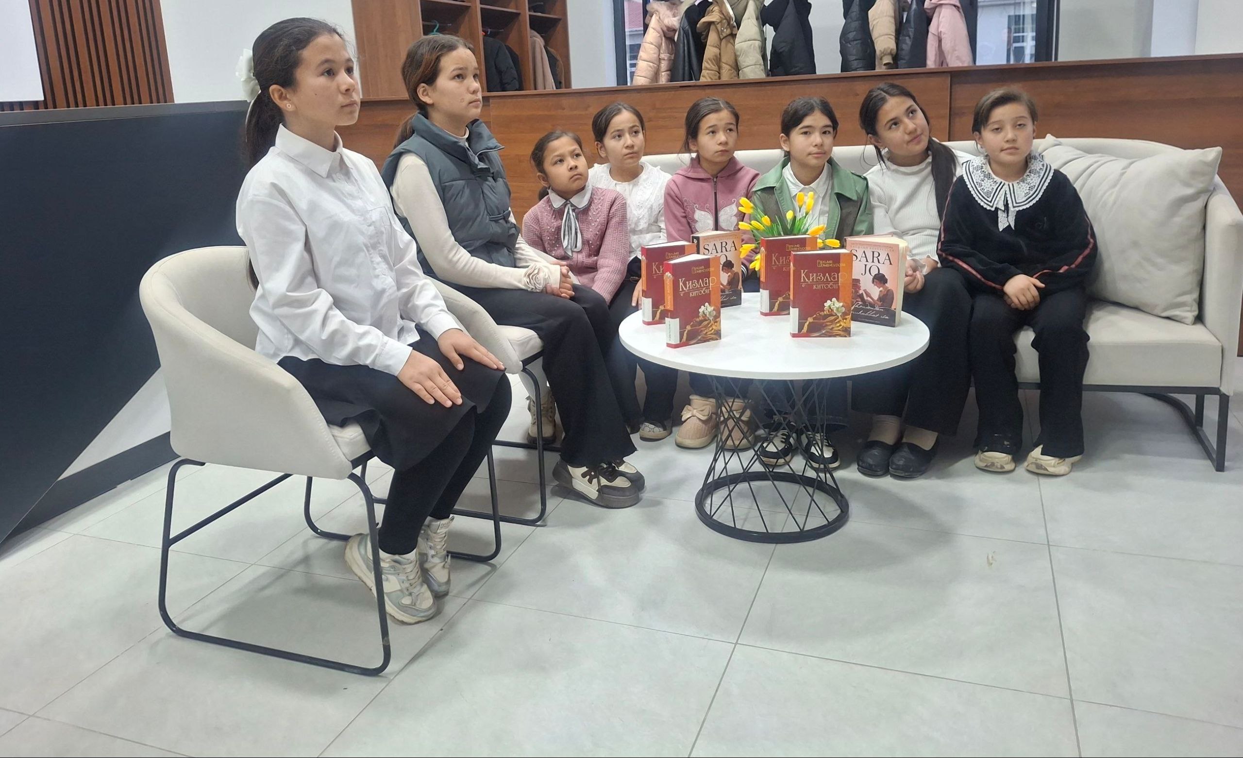 Raxima Shomansurovaning “Qizlar kitobi” asari yuzasidan davra suhbati tashkil qilindi