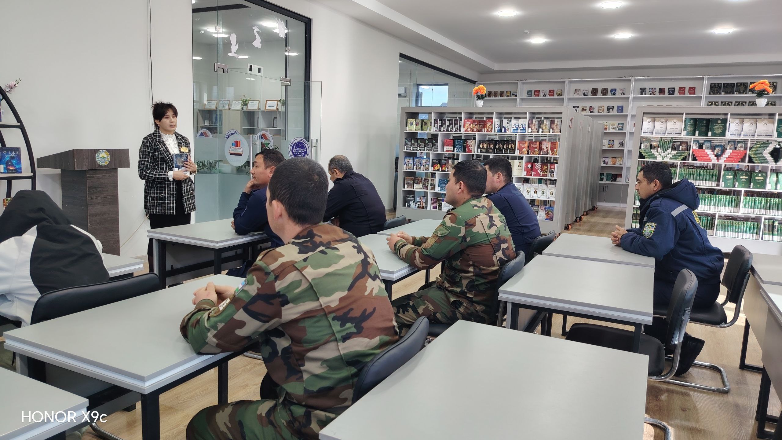 “Bir asar tarixi” shiori ostida davra suhbati tashkil qilindi.