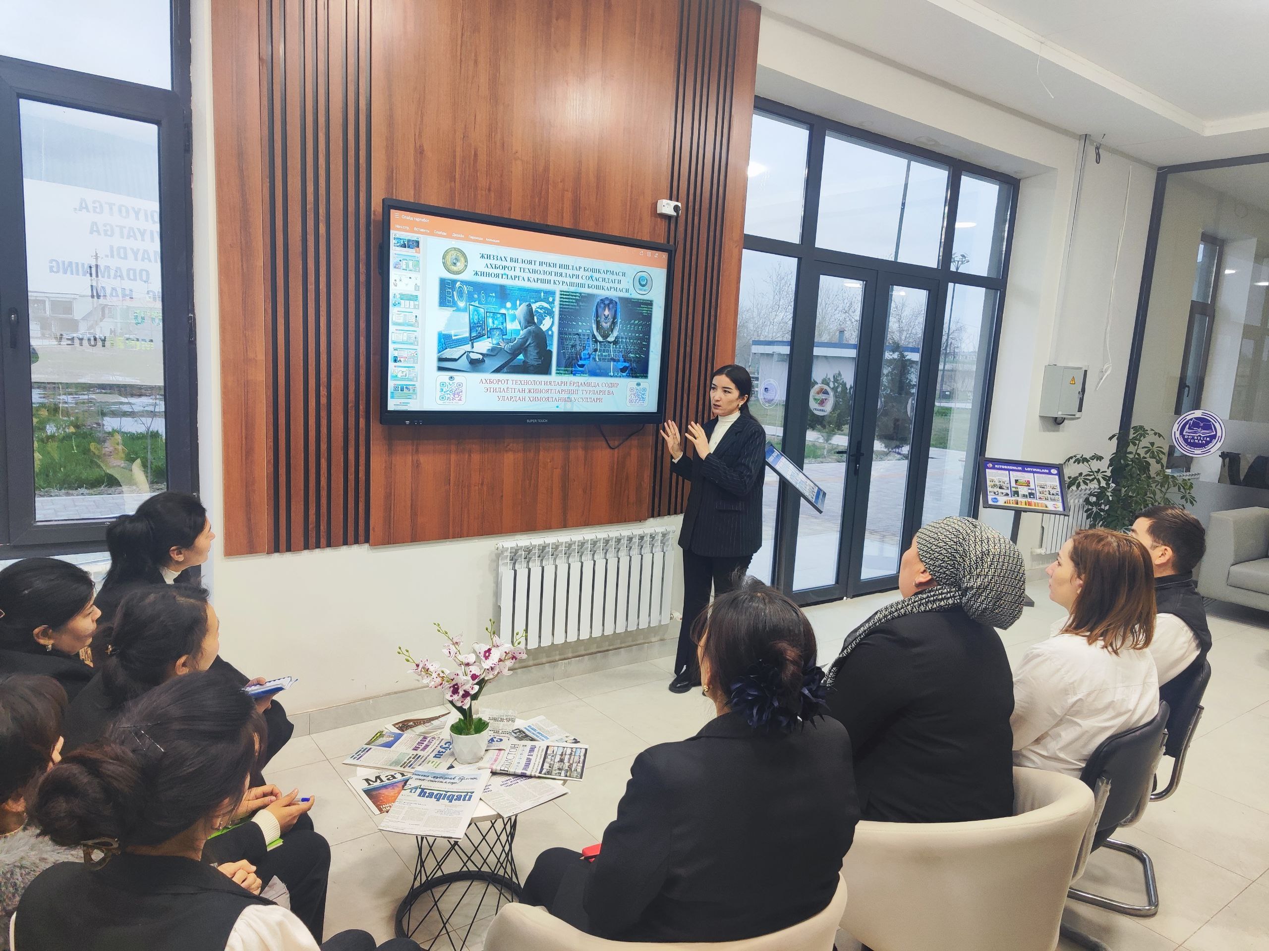 Axborot-kutubxona markazida  kiberjinoyatlardan himoyalanish va ogoh bo‘lish masalasiga bag‘ishlangan  yig‘ilish bo‘lib o‘tdi.