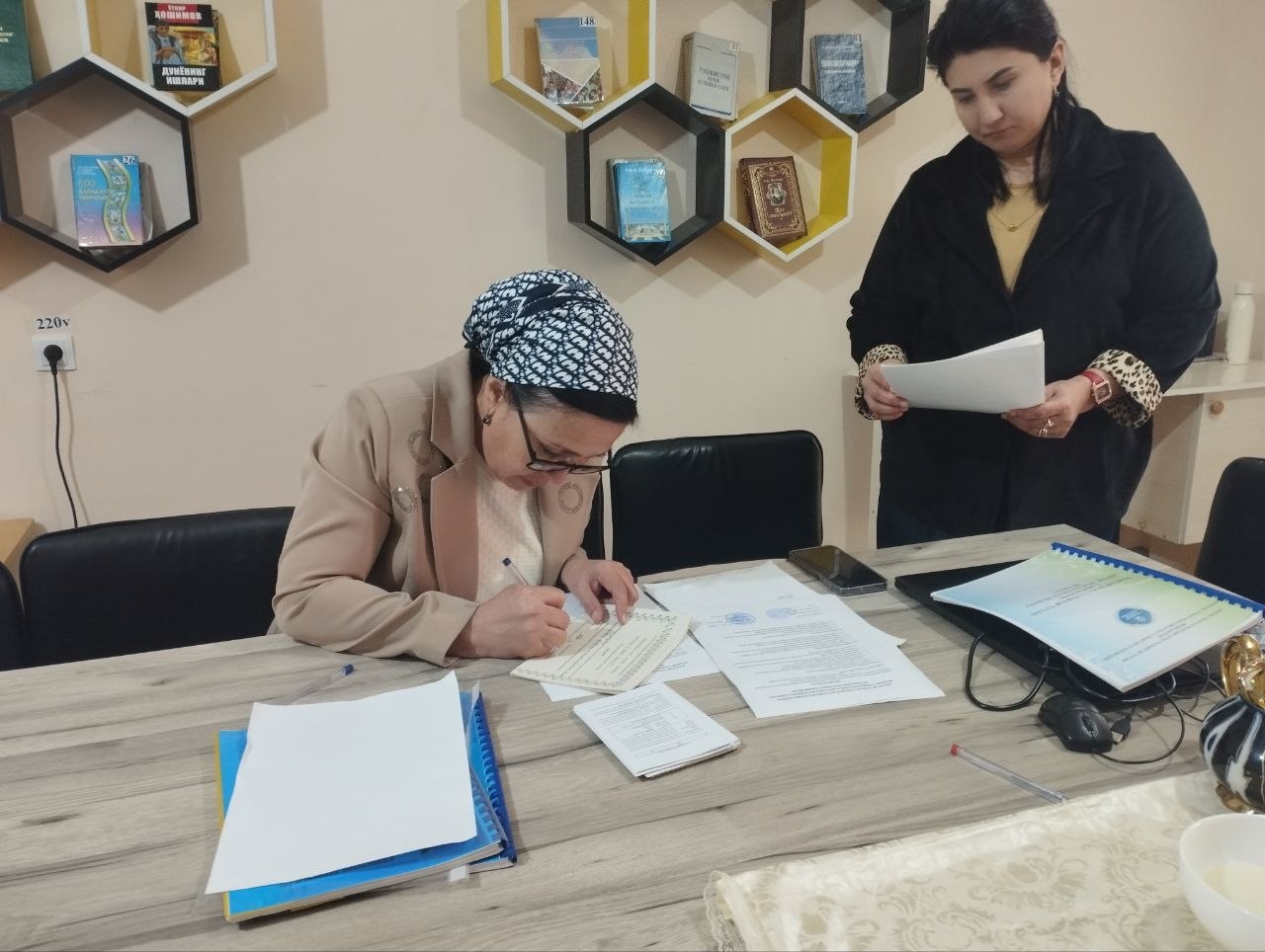 Ko`chma kutubxona doirasida  5-sonli davlat maktabgacha ta’lim tashkiloti bilan tuzilgan hamkorlik shartnomasi yangilandi