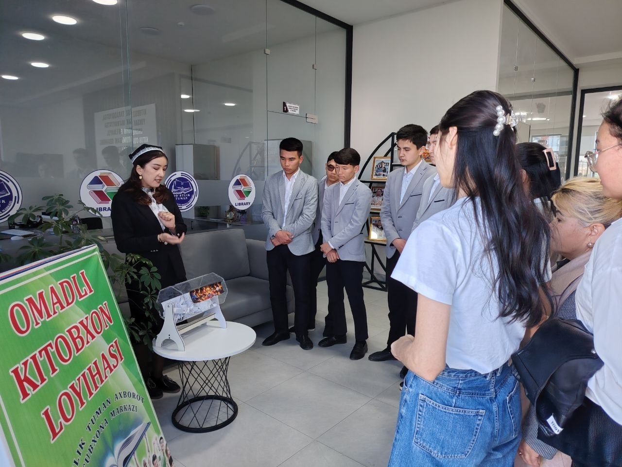 “Kitob bilan kelajak sari”deb nomlangan sayohat tashkil etildi.