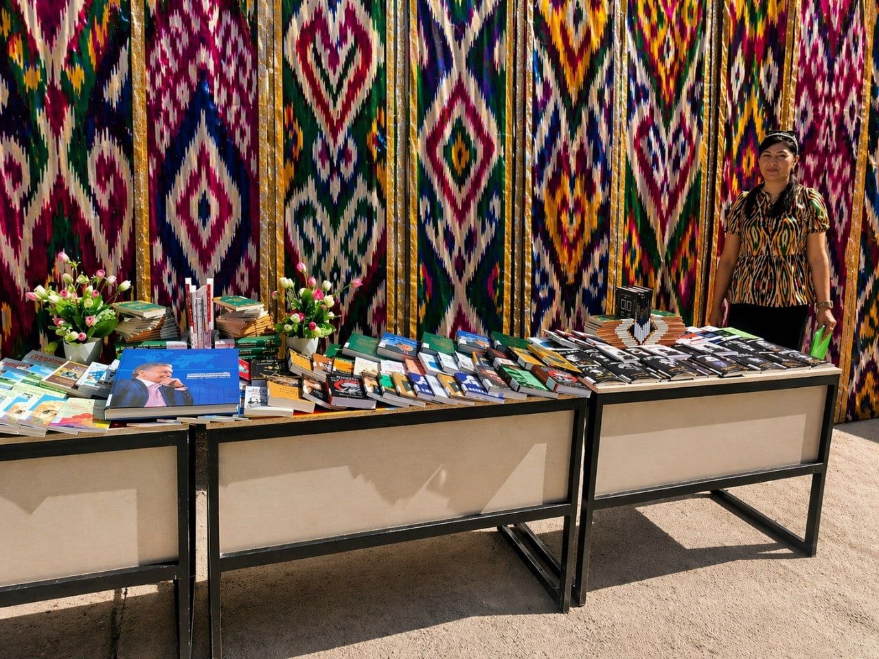 “Boqiy qadriyatlar” deb nomlangan festival doirasida kutubxonaning eng sara adabiyotlaridan iborat kitob ko‘rgazmasi tashkil etdi.