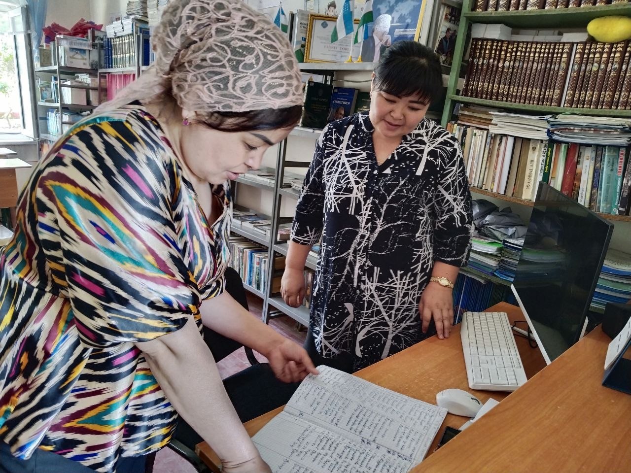 Manas MFY hududidagi 5-umumiy o‘rta ta’lim maktabi kutubxonasiga uslubiy yordam ko‘rsatildi.