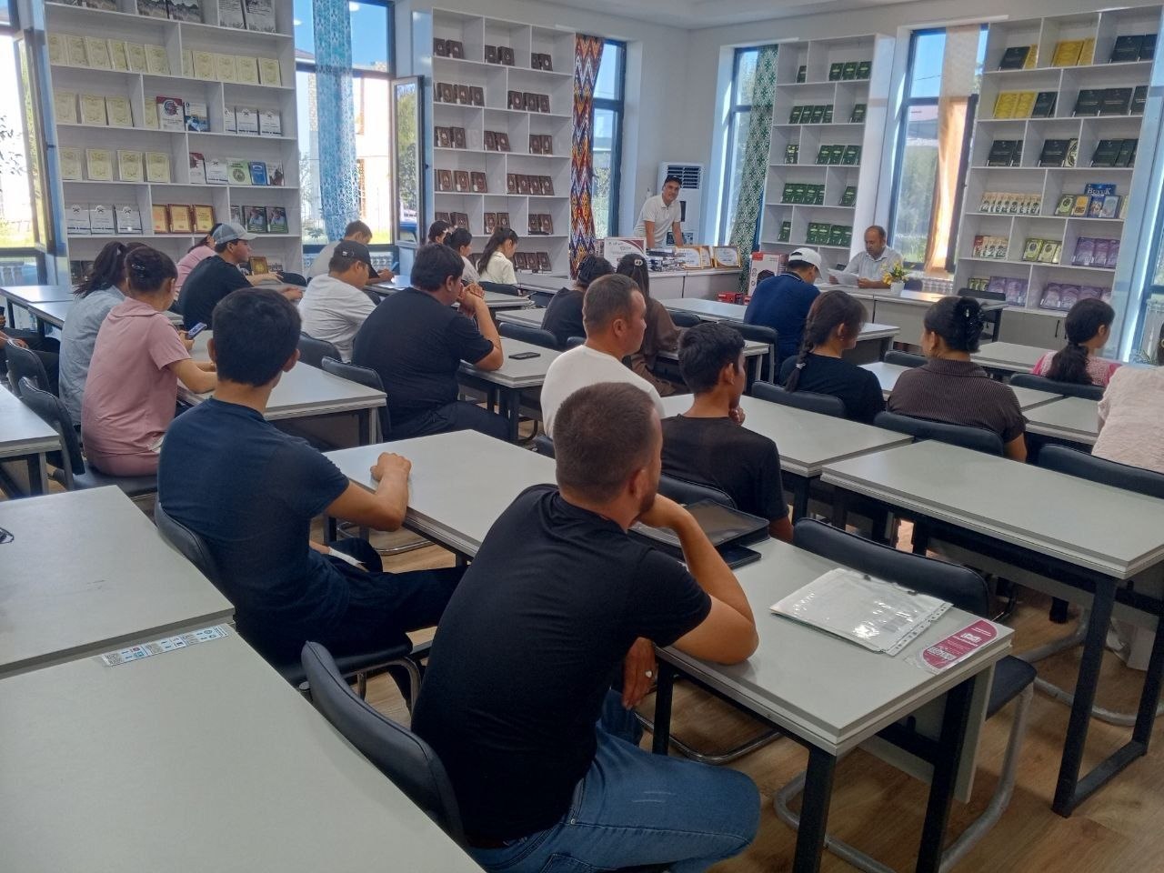 "Sunʼiy intelekt va kelajak kasblari" mavzusida maʼnaviy-maʼrifiy tadbir tashkil qilindi.